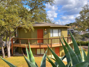 Treehouse Bungalow steps from Lake Travis, pool & hot tub, next to marina (#18)